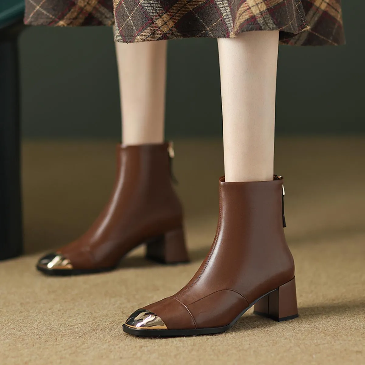 2024 Stivaletti da donna in vera pelle Punta quadrata in metallo Scarpe con tacco alto Abito da donna Signore da ufficio Autunno