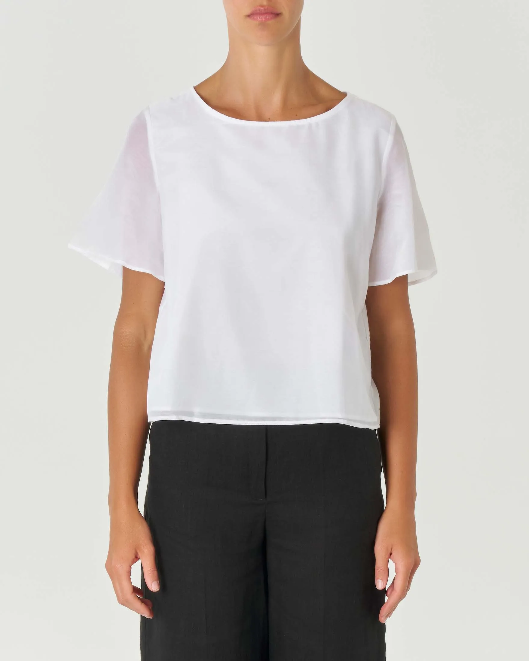 Blusa bianca in mussola di cotone e seta con maniche corte e schiena sfoderate