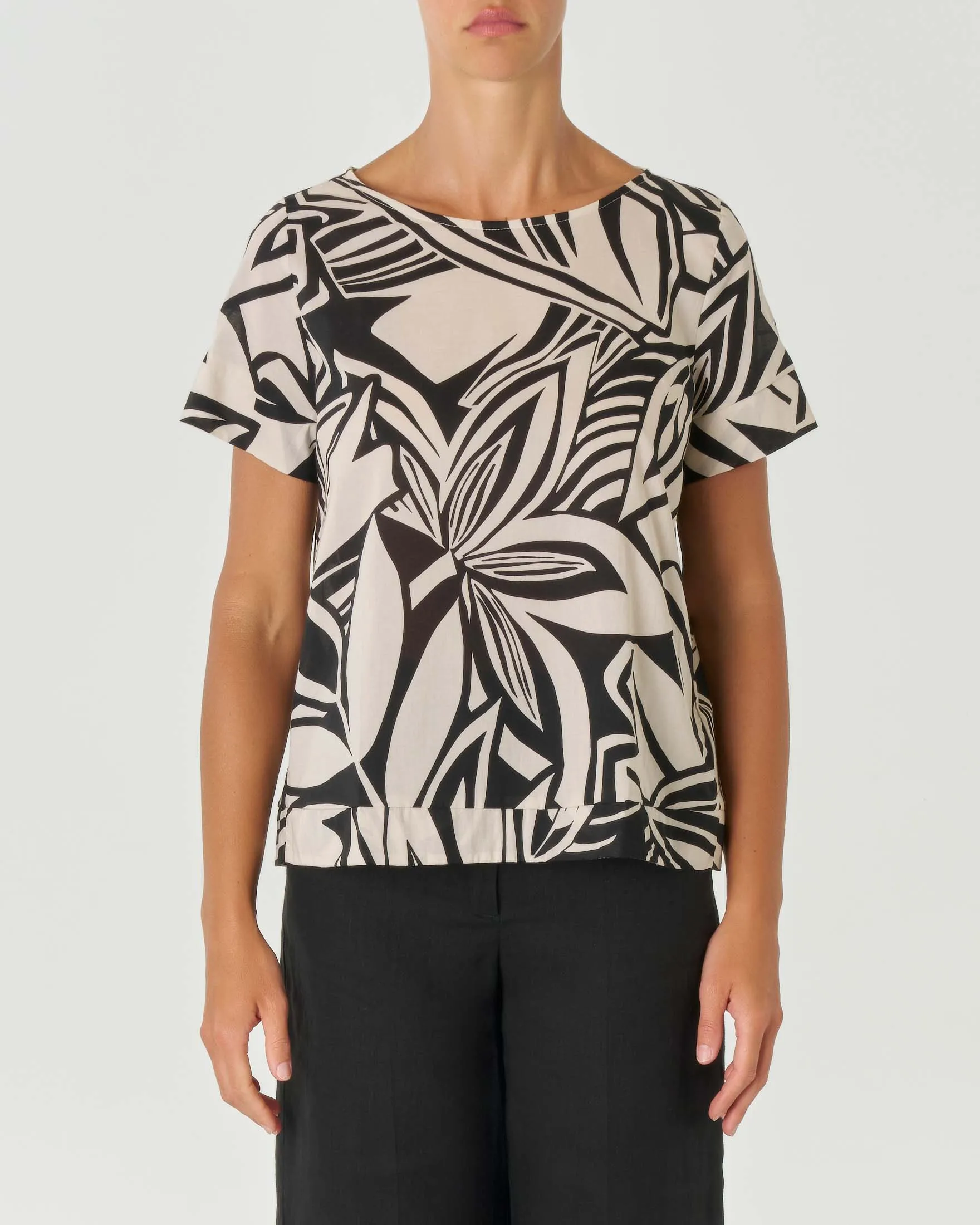 Blusa color panna in mussola di cotone a fantasia floreale nera