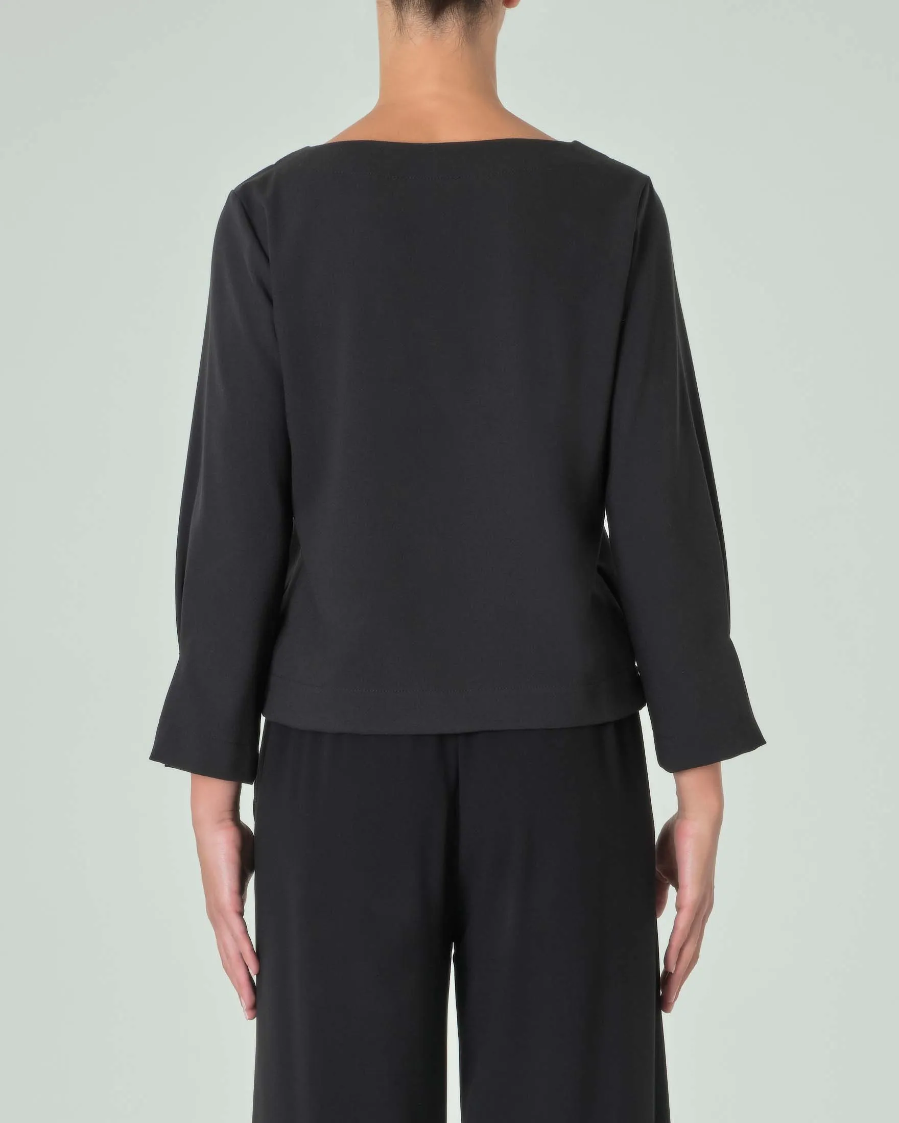Blusa nera in crêpe di misto viscosa con maniceh tre quarti