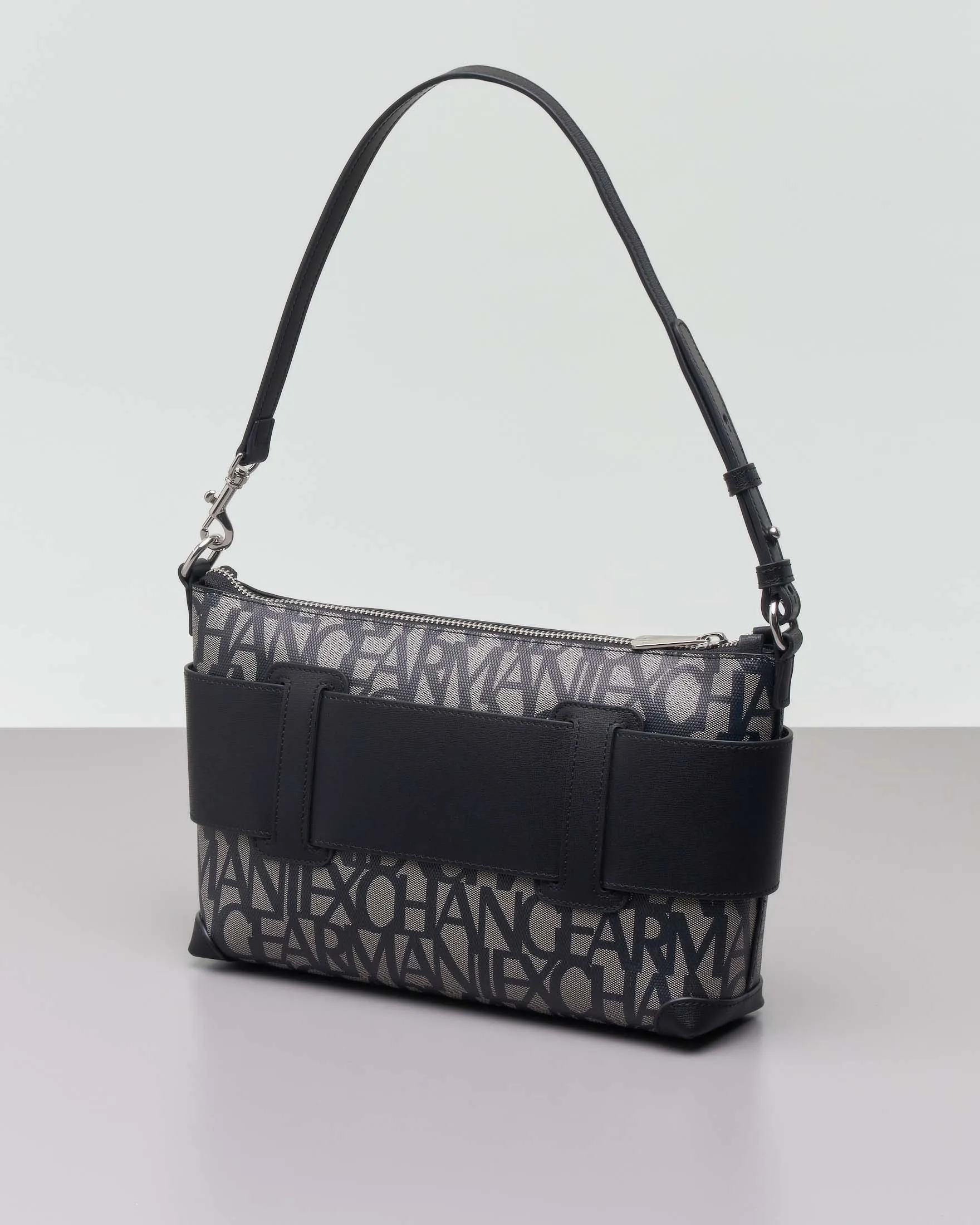 Borsa nera in similpelle con scritta gesso logo all over con maxi fibbia logo a specchio tono su tono