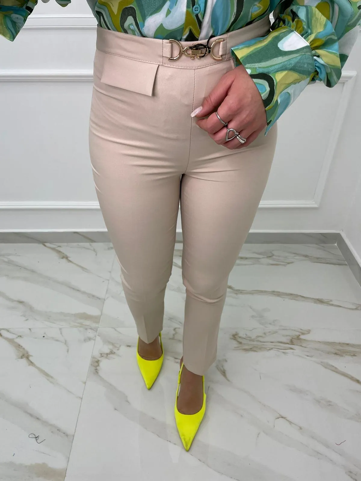 Pantalone a sigaretta con applicazione oro